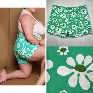 Big Bud Press Work Shorts Green White Floral Daisy Print High Waist Shorts